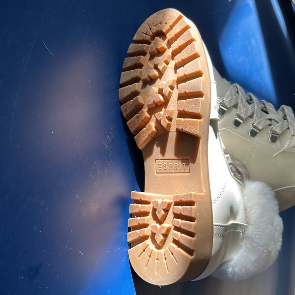 Esprit chunky white faux fur boots (7.5) - Picture 4 of 6